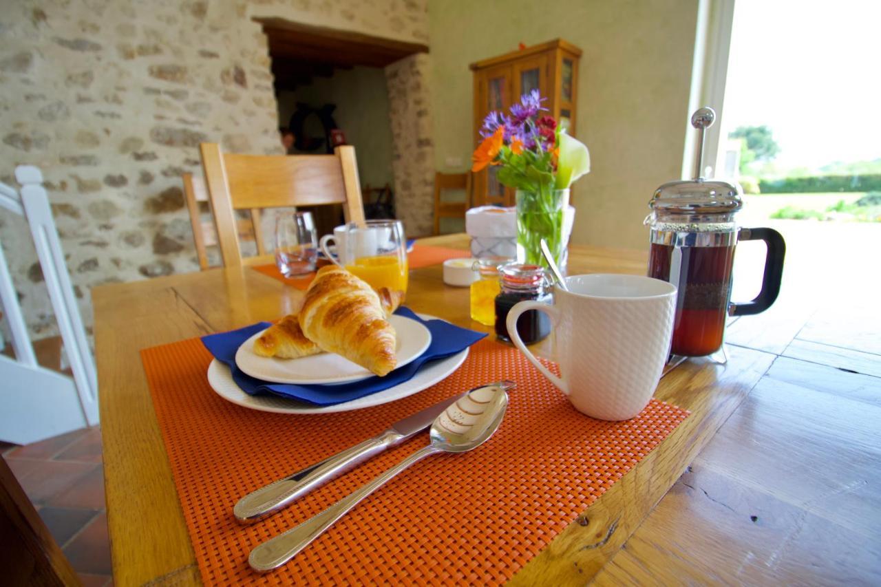 O Trois Oliviers Bed & Breakfast Louin Ngoại thất bức ảnh