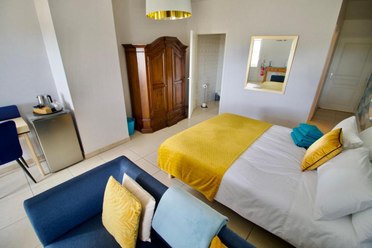 O Trois Oliviers Bed & Breakfast Louin Ngoại thất bức ảnh