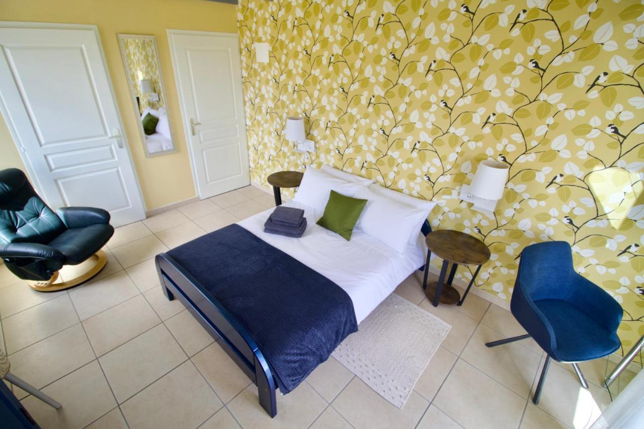O Trois Oliviers Bed & Breakfast Louin Ngoại thất bức ảnh
