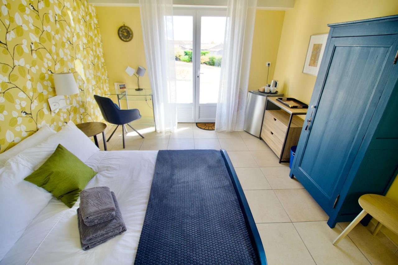 O Trois Oliviers Bed & Breakfast Louin Ngoại thất bức ảnh